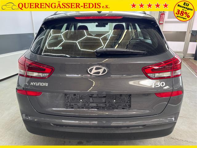 Hyundai / i30 / Grau / / / NAVI RFK LED PDC v+h