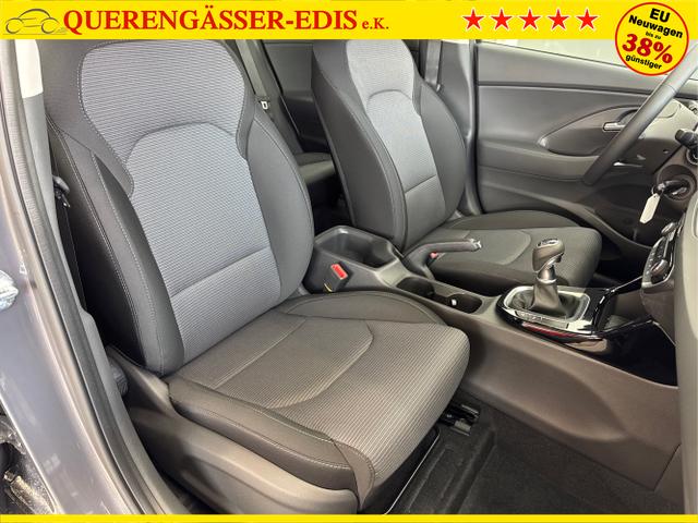 Hyundai / i30 / Grau / / / NAVI RFK LED PDC v+h