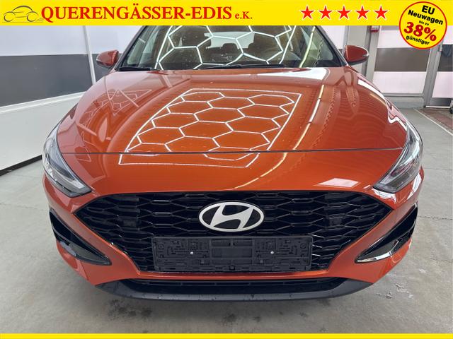 Hyundai / i30 / Orange / / / NAVI RFK LED PDC v+h