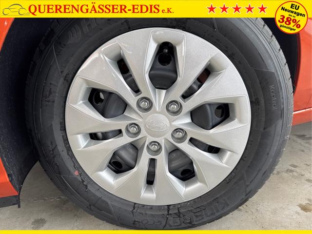 Hyundai / i30 / Orange / / / NAVI RFK LED PDC v+h