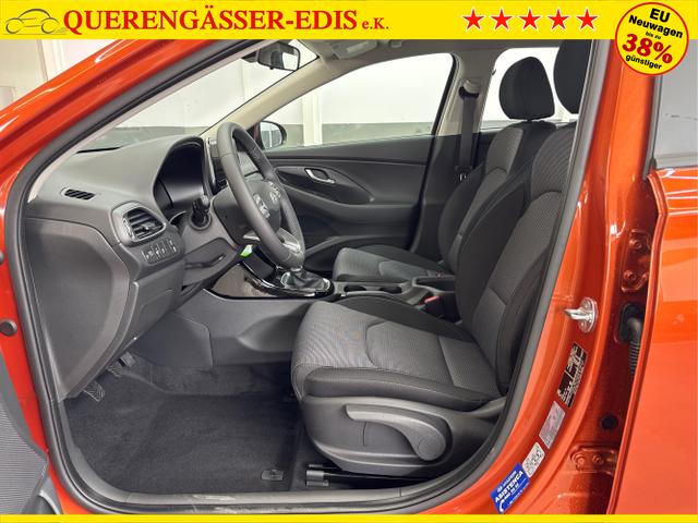 Hyundai / i30 / Orange / / / NAVI RFK LED PDC v+h