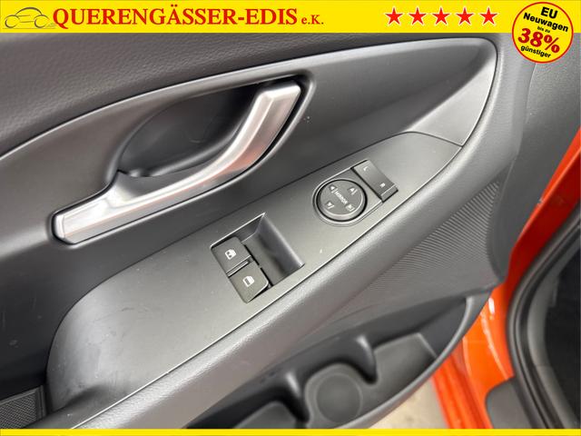 Hyundai / i30 / Orange / / / NAVI RFK LED PDC v+h