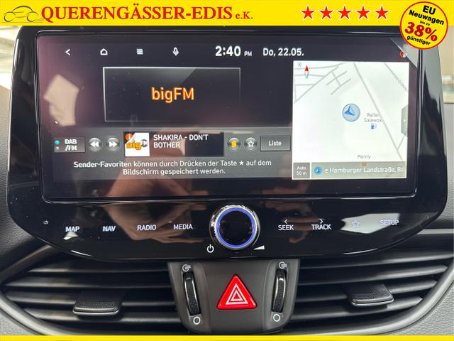 Hyundai / i30 / Orange / / / NAVI RFK LED PDC v+h