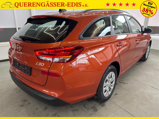 Hyundai / i30 / Orange / / / NAVI RFK LED PDC v+h