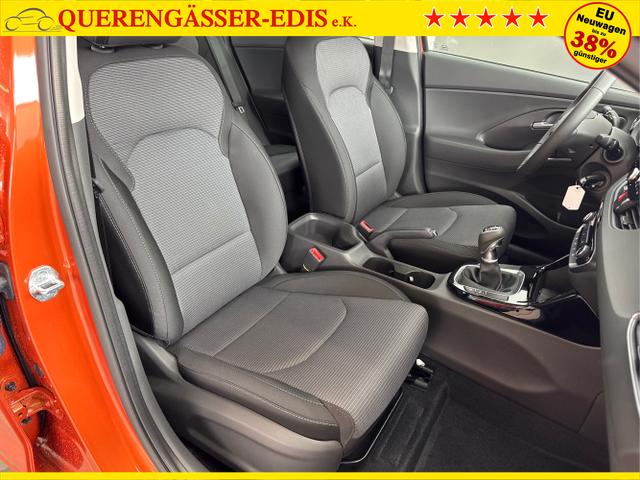 Hyundai / i30 / Orange / / / NAVI RFK LED PDC v+h