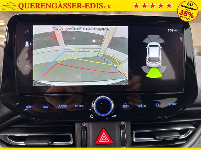 Hyundai / i30 / Weiß / / / SHZ NAVI KLIMAAUTOMATIK ALU SmartKey 