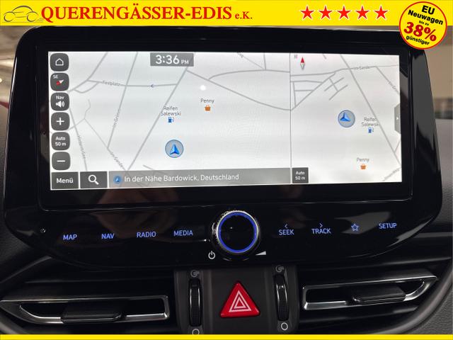 Hyundai / i30 / Weiß / / / SHZ NAVI KLIMAAUTOMATIK ALU SmartKey 