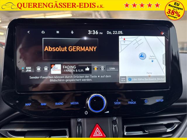 Hyundai / i30 / Weiß / / / SHZ NAVI KLIMAAUTOMATIK ALU SmartKey 