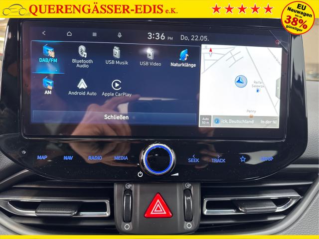 Hyundai / i30 / Weiß / / / SHZ NAVI KLIMAAUTOMATIK ALU SmartKey 