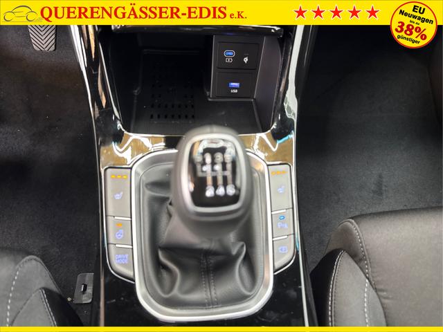 Hyundai / i30 / Weiß / / / SHZ NAVI KLIMAAUTOMATIK ALU SmartKey 