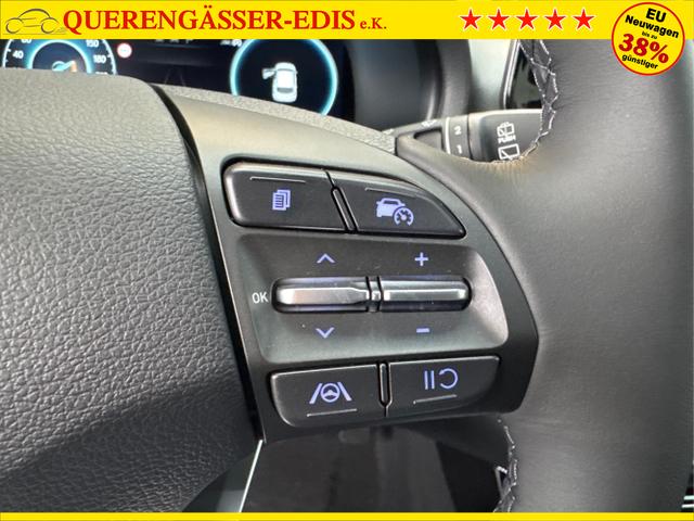 Hyundai / i30 / Weiß / / / SHZ NAVI KLIMAAUTOMATIK ALU SmartKey 