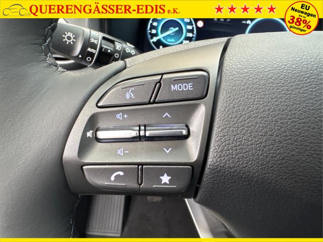 Hyundai / i30 / Weiß / / / SHZ NAVI KLIMAAUTOMATIK ALU SmartKey 