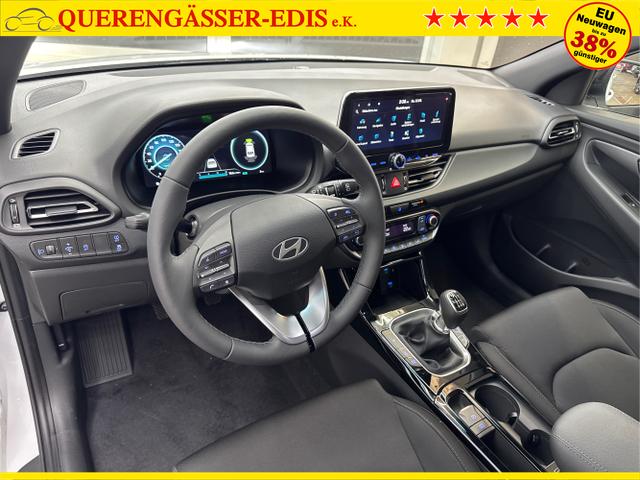 Hyundai / i30 / Weiß / / / SHZ NAVI KLIMAAUTOMATIK ALU SmartKey 