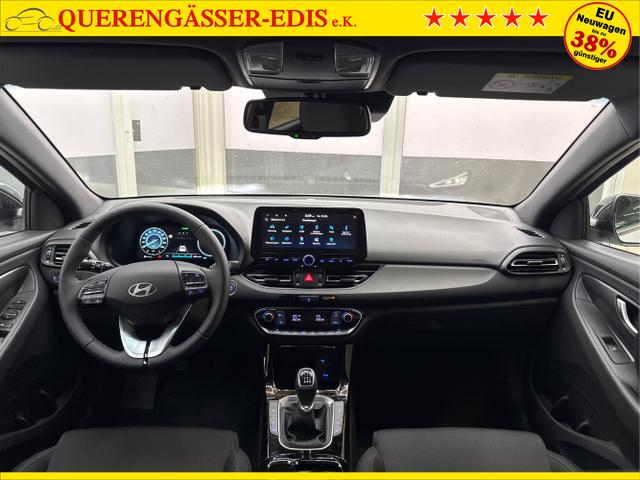 Hyundai / i30 / Weiß / / / SHZ NAVI KLIMAAUTOMATIK ALU SmartKey 