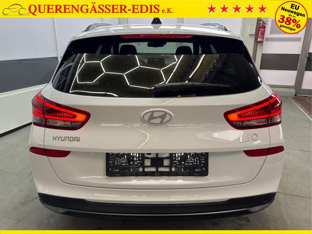 Hyundai / i30 / Weiß / / / SHZ NAVI KLIMAAUTOMATIK ALU SmartKey 