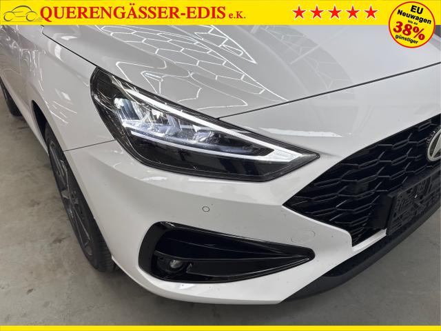 Hyundai / i30 / Weiß / / / SHZ NAVI KLIMAAUTOMATIK ALU SmartKey 