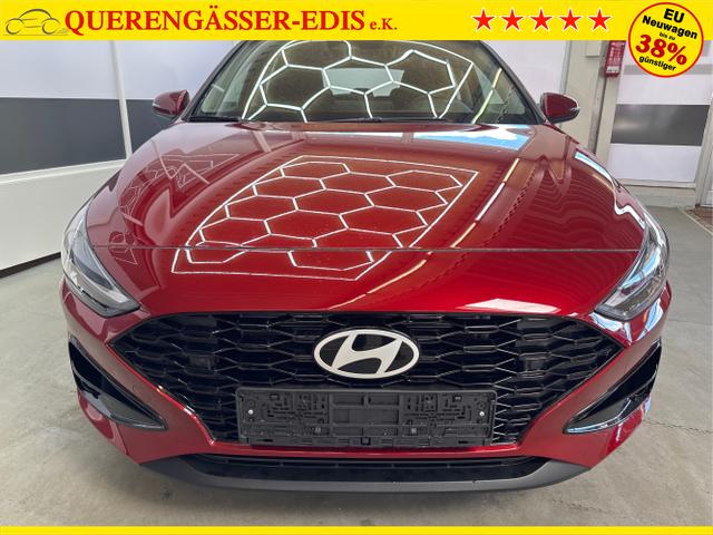 Hyundai / i30 / Rot / / / SHZ NAVI ALU LED RFK PDC