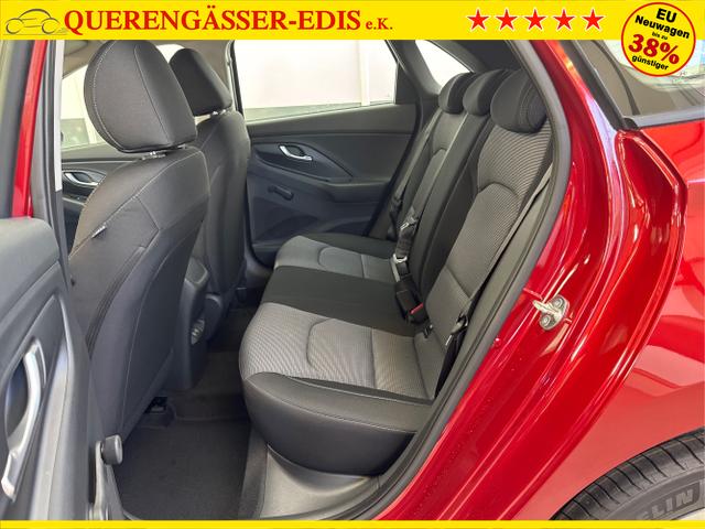 Hyundai / i30 / Rot / / / SHZ NAVI ALU LED RFK PDC