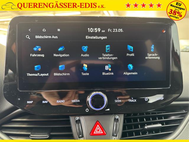 Hyundai / i30 / Rot / / / SHZ NAVI ALU LED RFK PDC
