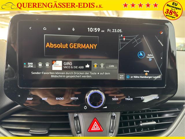 Hyundai / i30 / Rot / / / SHZ NAVI ALU LED RFK PDC