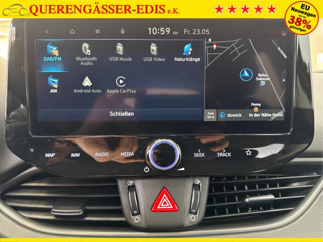 Hyundai / i30 / Rot / / / SHZ NAVI ALU LED RFK PDC