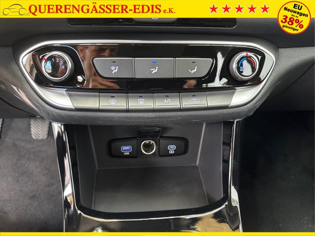 Hyundai / i30 / Rot / / / SHZ NAVI ALU LED RFK PDC