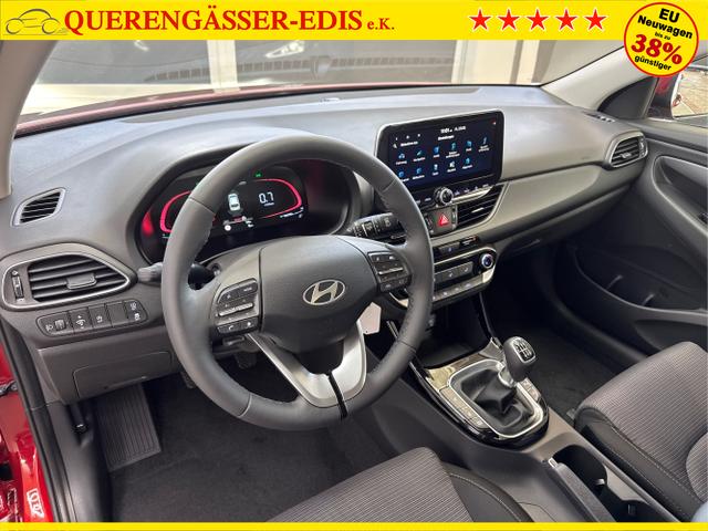Hyundai / i30 / Rot / / / SHZ NAVI ALU LED RFK PDC