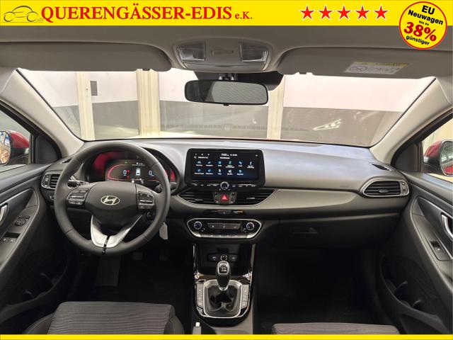 Hyundai / i30 / Rot / / / SHZ NAVI ALU LED RFK PDC