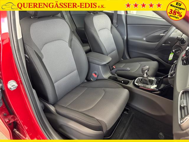 Hyundai / i30 / Rot / / / SHZ NAVI ALU LED RFK PDC
