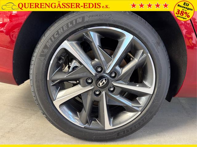 Hyundai / i30 / Rot / / / EDITION NAVI SHZ KLIMAAUTOMATIK RFK LED PDC v+h