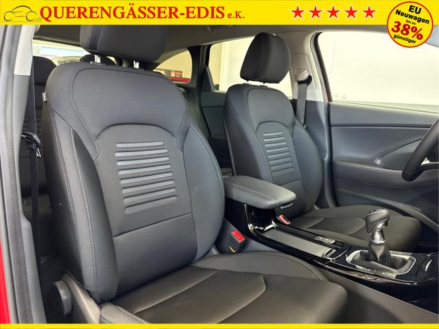 Hyundai / i30 / Rot / / / EDITION NAVI SHZ KLIMAAUTOMATIK RFK LED PDC v+h