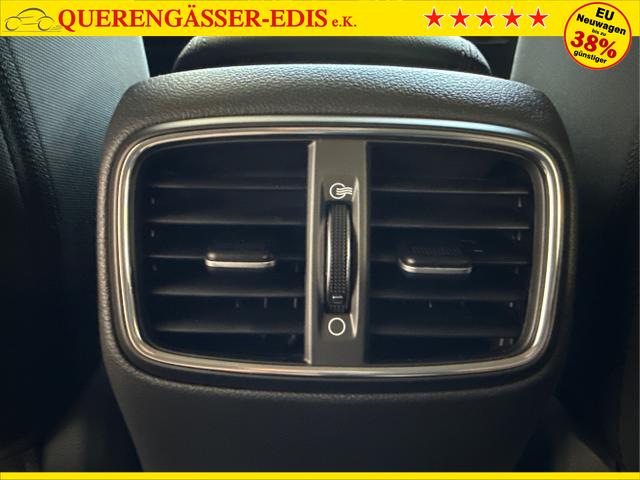 Hyundai / i30 / Rot / / / EDITION NAVI SHZ KLIMAAUTOMATIK RFK LED PDC v+h