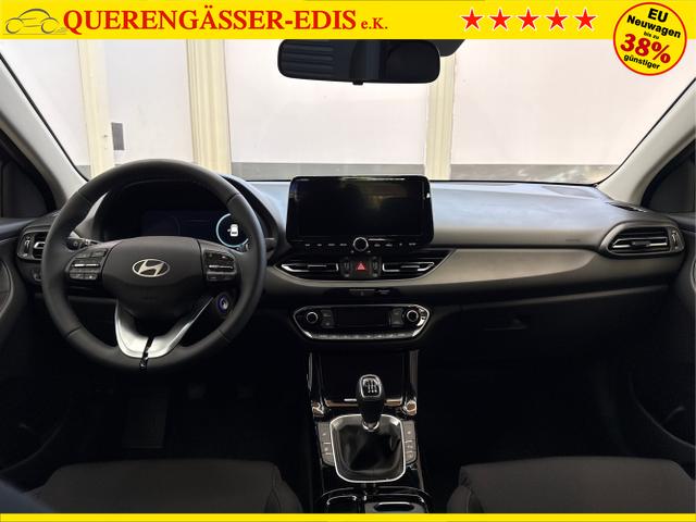 Hyundai / i30 / Rot / / / EDITION NAVI SHZ KLIMAAUTOMATIK RFK LED PDC v+h