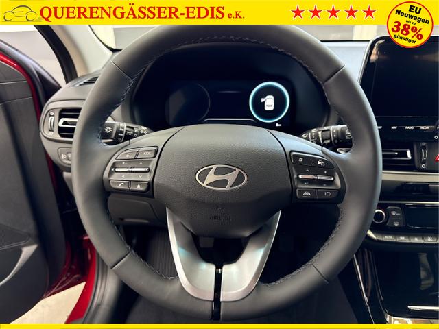 Hyundai / i30 / Rot / / / EDITION NAVI SHZ KLIMAAUTOMATIK RFK LED PDC v+h