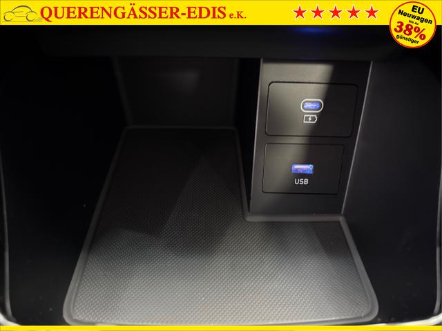 Hyundai / i30 / Rot / / / EDITION NAVI SHZ KLIMAAUTOMATIK RFK LED PDC v+h