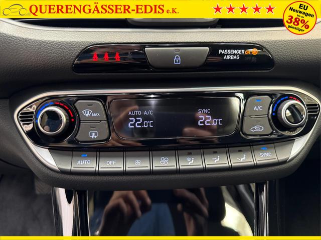 Hyundai i30 Kombi STYLE EDITION NAVI SHZ KLIMAAUTOMATIK RFK LED PDC v+h 