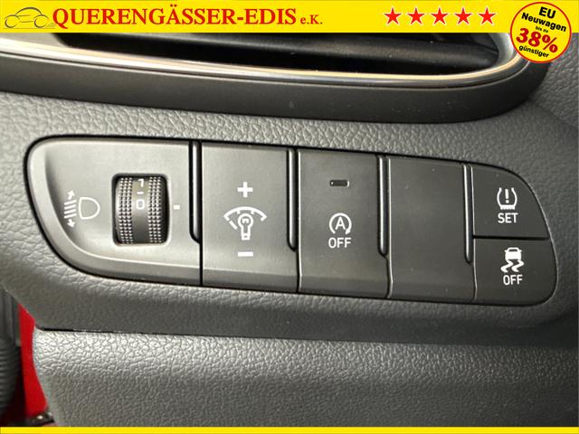 Hyundai / i30 / Rot / / / NAVI LED RFK PDC