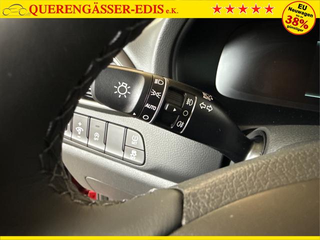 Hyundai / i30 / Rot / / / NAVI LED RFK PDC