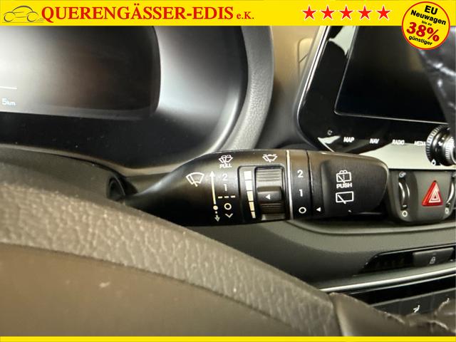 Hyundai / i30 / Rot / / / NAVI LED RFK PDC