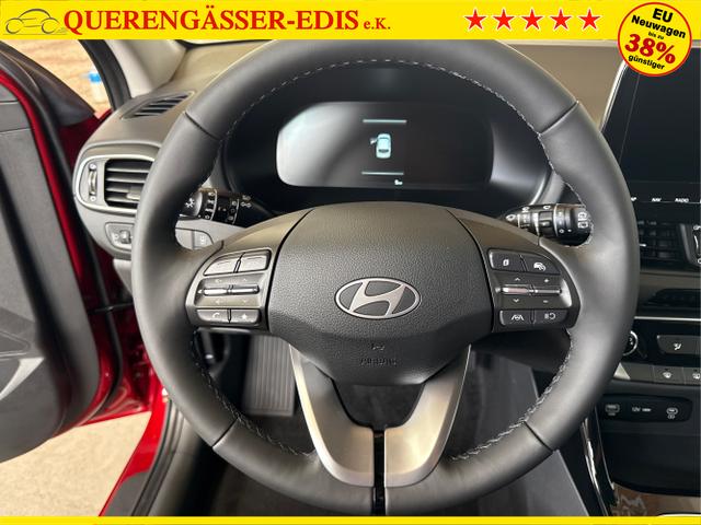 Hyundai / i30 / Rot / / / NAVI LED RFK PDC