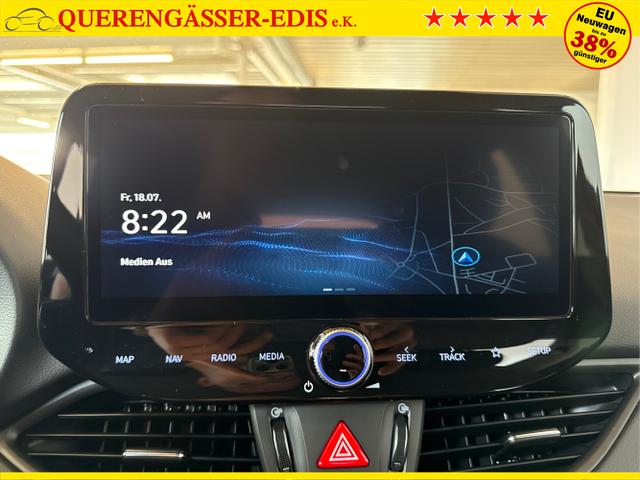 Hyundai / i30 / Rot / / / NAVI LED RFK PDC