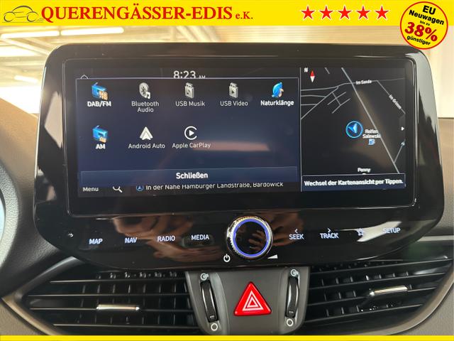 Hyundai / i30 / Rot / / / NAVI LED RFK PDC