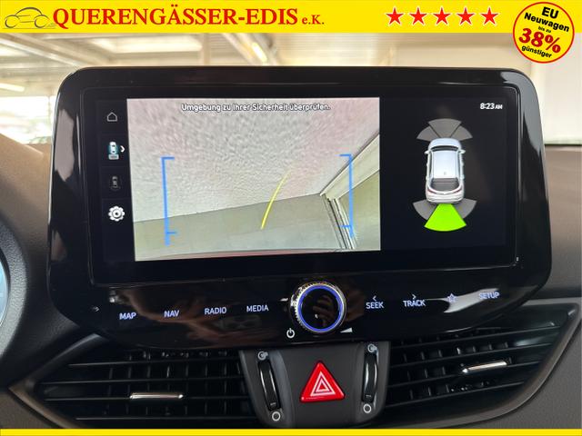 Hyundai / i30 / Rot / / / NAVI LED RFK PDC