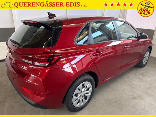 Hyundai / i30 / Rot / / / NAVI LED RFK PDC