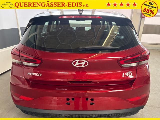 Hyundai / i30 / Rot / / / NAVI LED RFK PDC