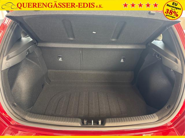 Hyundai / i30 / Rot / / / NAVI LED RFK PDC