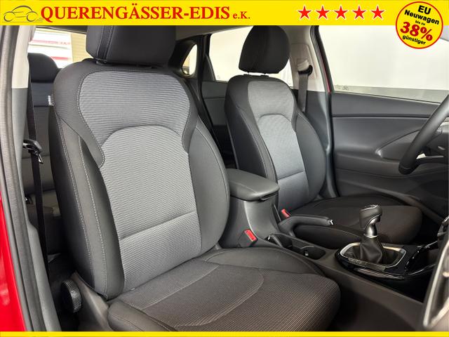 Hyundai / i30 / Rot / / / NAVI LED RFK PDC