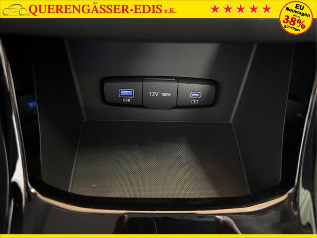 Hyundai / i30 / Rot / / / NAVI LED RFK PDC