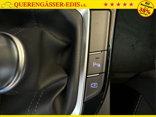 Hyundai / i30 / Rot / / / NAVI LED RFK PDC