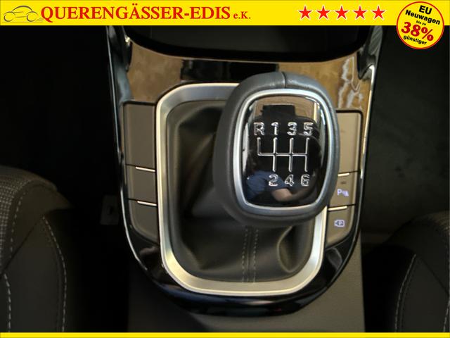 Hyundai / i30 / Rot / / / NAVI LED RFK PDC